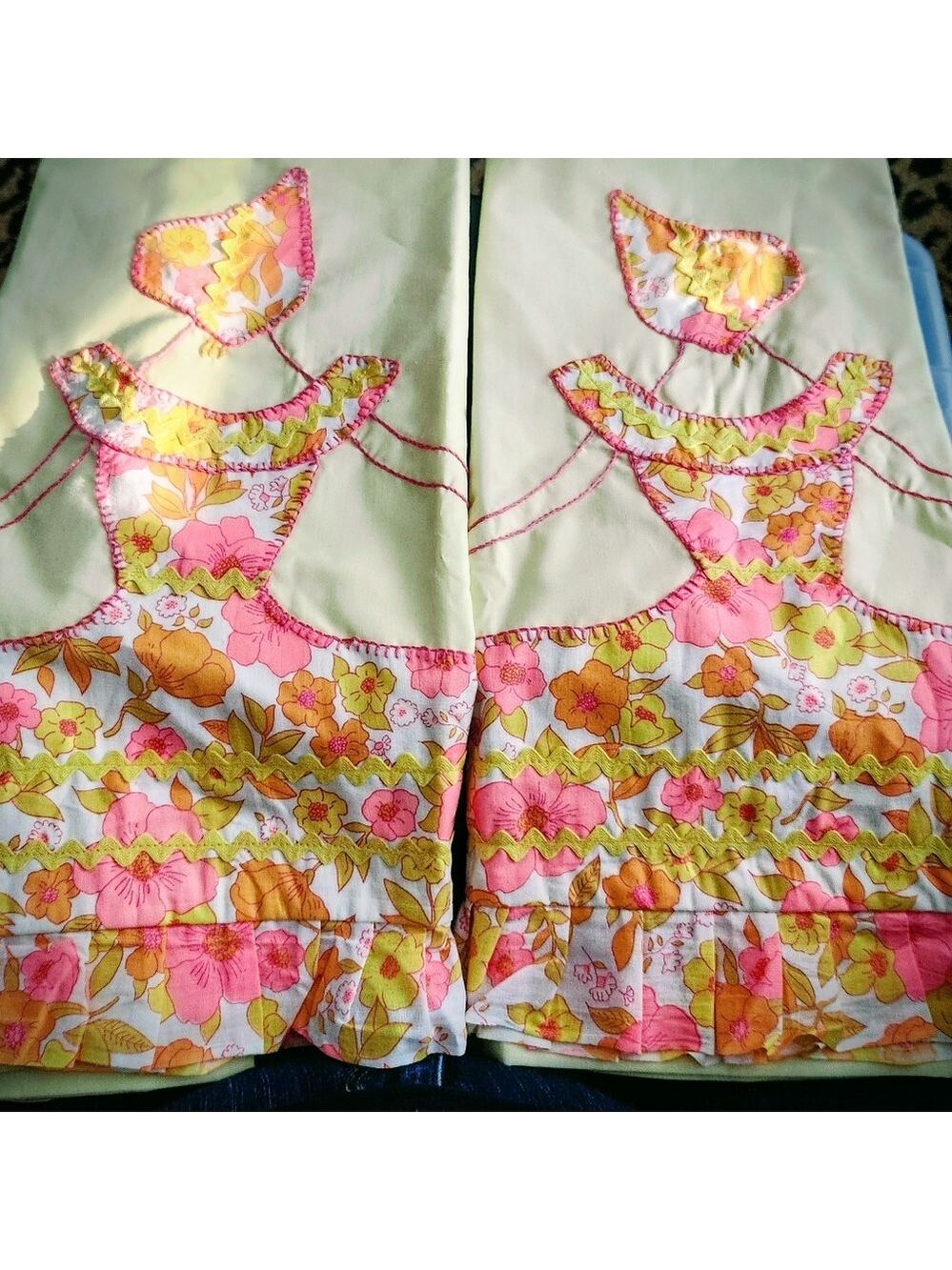NEW Handmade Sunbonnet Girl Pair Of Standard Pillowcases - Picture 1 of 4